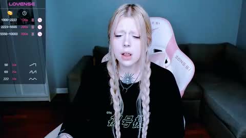 Snapshot of succubus_leslie chatting on 09.29.25 succubus_leslie online show from 09.29.25