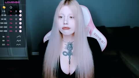 Snapshot of succubus_leslie chatting on 10.06.25 succubus_leslie online show from 10.06.25