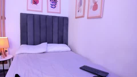 Snapshot of succubusdolly chatting on 09.18.25 Luna online show from 09.18.25