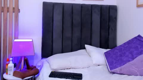 Snapshot of succubusdolly chatting on 10.17.25 Luna online show from 10.17.25