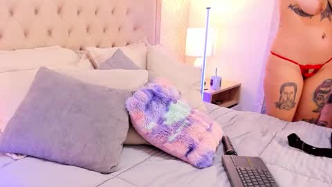 Snapshot of succubusdolly chatting on 11.06.25 Luna online show from 11.06.25