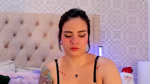 Snapshot of succubusdolly chatting on 11.23.25 Luna online show from 11.23.25