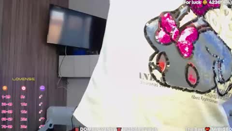 suchcute_ online show from 03.04.26