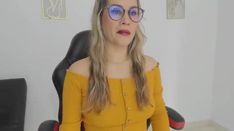 sugar_milff online show from 11.06.25