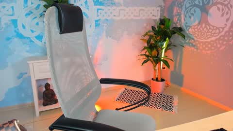 Vivien online show from 12.28.24