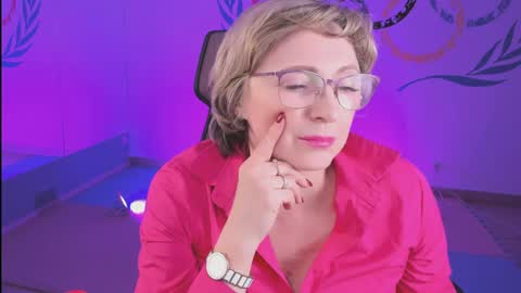 Vivien online show from 01.05.25