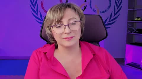 Vivien online show from 02.08.25