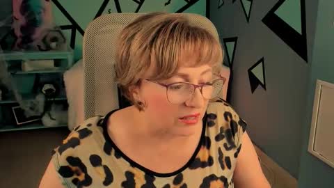 Vivien online show from 10.29.25