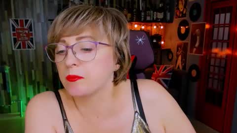 Vivien online show from 11.03.25