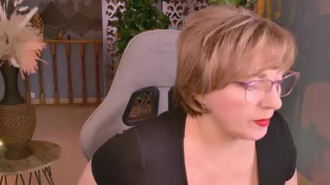 Vivien online show from 11.27.25