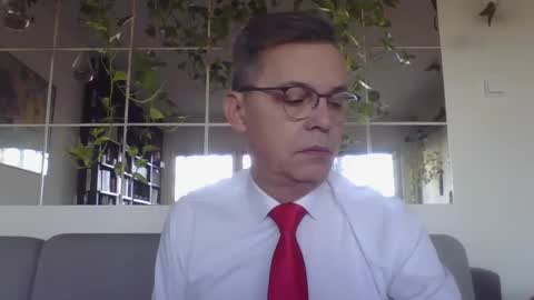 Snapshot of suit_elegant chatting on 01.30.25 Suit tie horny online show from 01.30.25