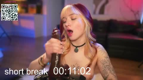 Snapshot of suk_ki chatting on 05.30.26 Lika ginger Jessy blond online show from 05.30.26