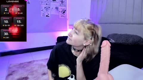 Snapshot of sukifuyu__ chatting on 12.11.24 online show from 12.11.24