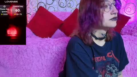 Snapshot of sukifuyu__ chatting on 11.14.25 online show from 11.14.25