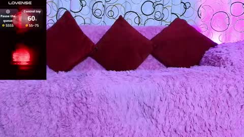 Snapshot of sukifuyu__ chatting on 11.27.25 online show from 11.27.25