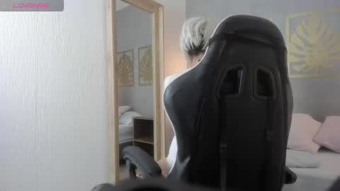 Snapshot of sukki_rosette chatting on 11.28.25 sukki_rosette online show from 11.28.25