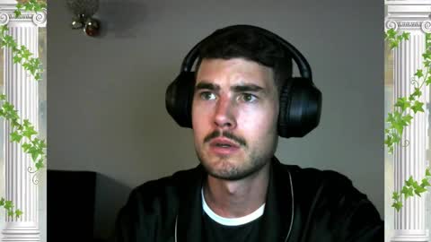 Snapshot of sultansgirls chatting on 12.18.25 The Sultan online show from 12.18.25