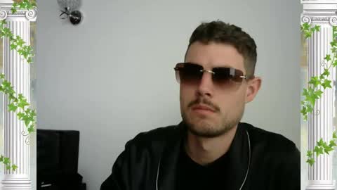 Snapshot of sultansgirls chatting on 12.20.25 The Sultan online show from 12.20.25