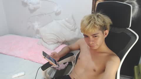 Snapshot of sultry_charls chatting on 10.19.25 sultry_charls online show from 10.19.25