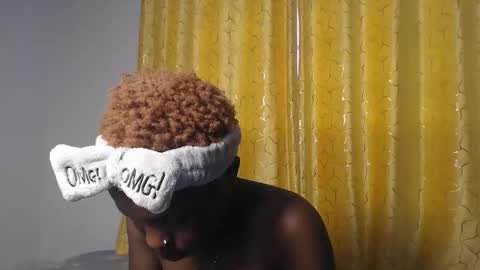 Snapshot of sulwe_ chatting on 11.30.25 sulwe_ online show from 11.30.25