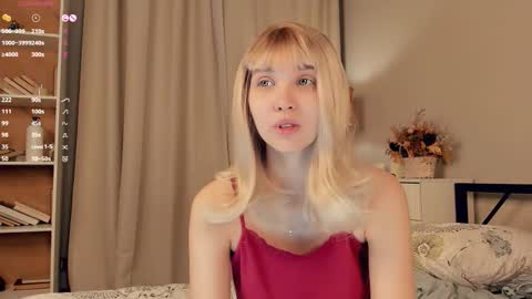 Snapshot of summer_lilac chatting on 11.08.25 Nelly online show from 11.08.25