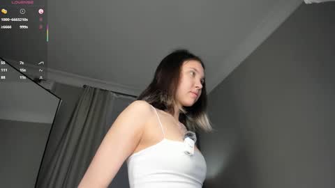 Snapshot of summer_lilac chatting on 11.17.25 Nelly online show from 11.17.25