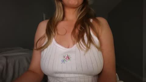 Summer Dawn online show from 10.19.25