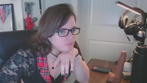 Snapshot of summerthesmall chatting on 02.05.25 Summer The Small online show from 02.05.25