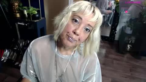 Sunni Knight online show from 12.21.25