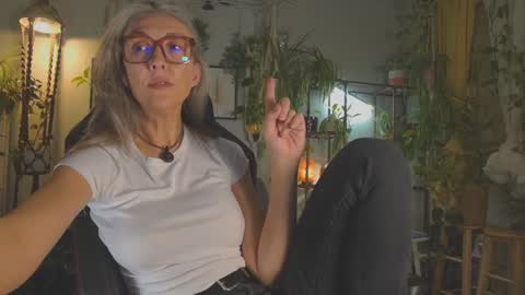 Hi Im Sunnie - Next show Friday August 1 online show from 01.10.26