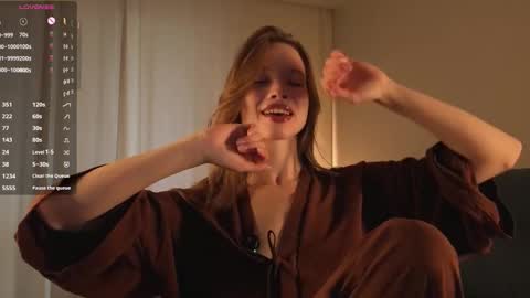 Snapshot of sunnivagaillard chatting on 09.12.25 Kiki online show from 09.12.25