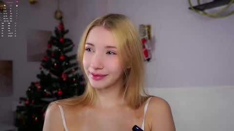 Snapshot of sunnmoonn chatting on 01.07.26 Lily online show from 01.07.26