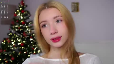 Snapshot of sunnmoonn chatting on 01.08.26 Lily online show from 01.08.26