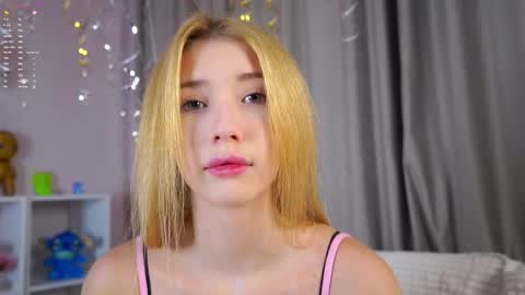 Snapshot of sunnmoonn chatting on 01.17.26 Lily online show from 01.17.26