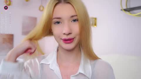 Snapshot of sunnmoonn chatting on 02.10.26 Lily online show from 02.10.26