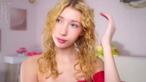 Snapshot of sunnmoonn chatting on 02.14.26 Lily online show from 02.14.26