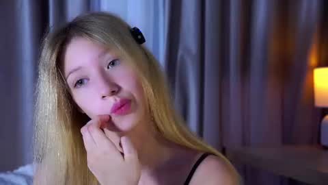 Snapshot of sunnmoonn chatting on 07.18.26 Lily online show from 07.18.26