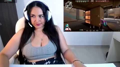 Snapshot of sunny_gamer chatting on 11.20.25 Sunny online show from 11.20.25