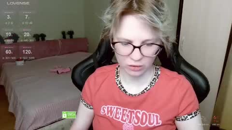 Snapshot of sunny_mood chatting on 04.28.26 sunny mood online show from 04.28.26