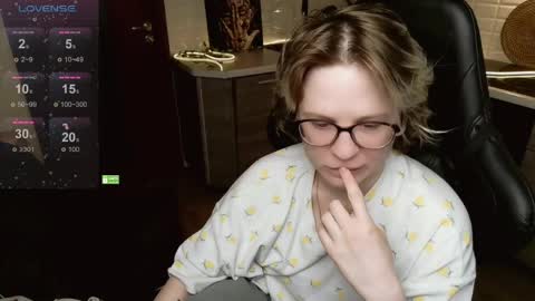 Snapshot of sunny_mood chatting on 06.04.26 sunny mood online show from 06.04.26
