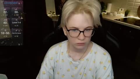 Snapshot of sunny_mood chatting on 06.13.26 sunny mood online show from 06.13.26