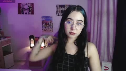 Snapshot of sunset_pienk chatting on 06.19.26 Sunset online show from 06.19.26