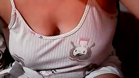 Snapshot of sunshine_38 chatting on 01.04.25 sunshine_38 online show from 01.04.25