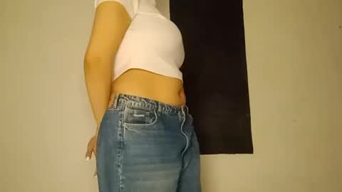 Snapshot of sunshine_days chatting on 12.16.24 Annie online show from 12.16.24