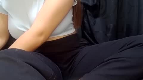 Snapshot of sunshine_days chatting on 12.27.24 Annie online show from 12.27.24