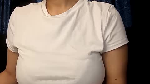 Snapshot of sunshine_days chatting on 02.09.25 Annie online show from 02.09.25