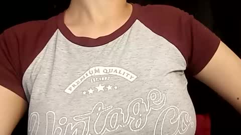 Snapshot of sunshine_days chatting on 02.11.25 Annie online show from 02.11.25