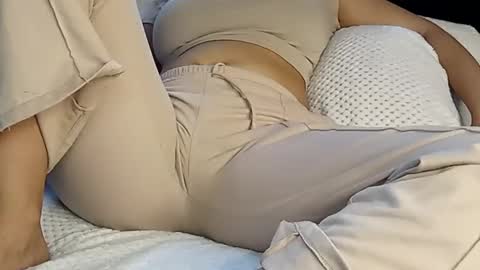 Snapshot of sunshine_days chatting on 03.10.25 Annie online show from 03.10.25