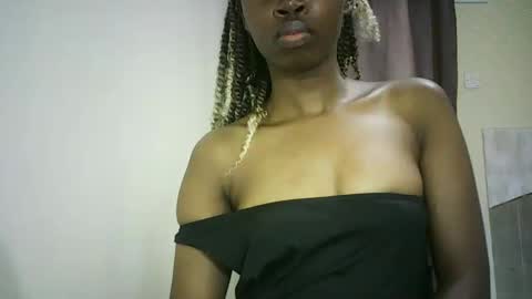 Snapshot of sunshine_g chatting on 12.23.25 Sunshine online show from 12.23.25