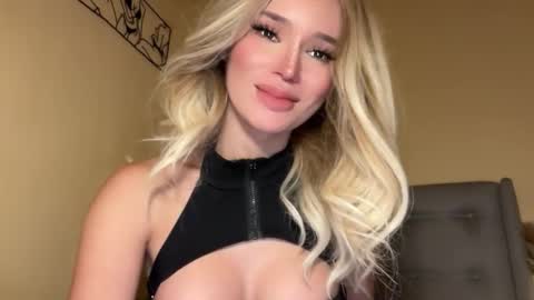 Mia online show from 11.24.25